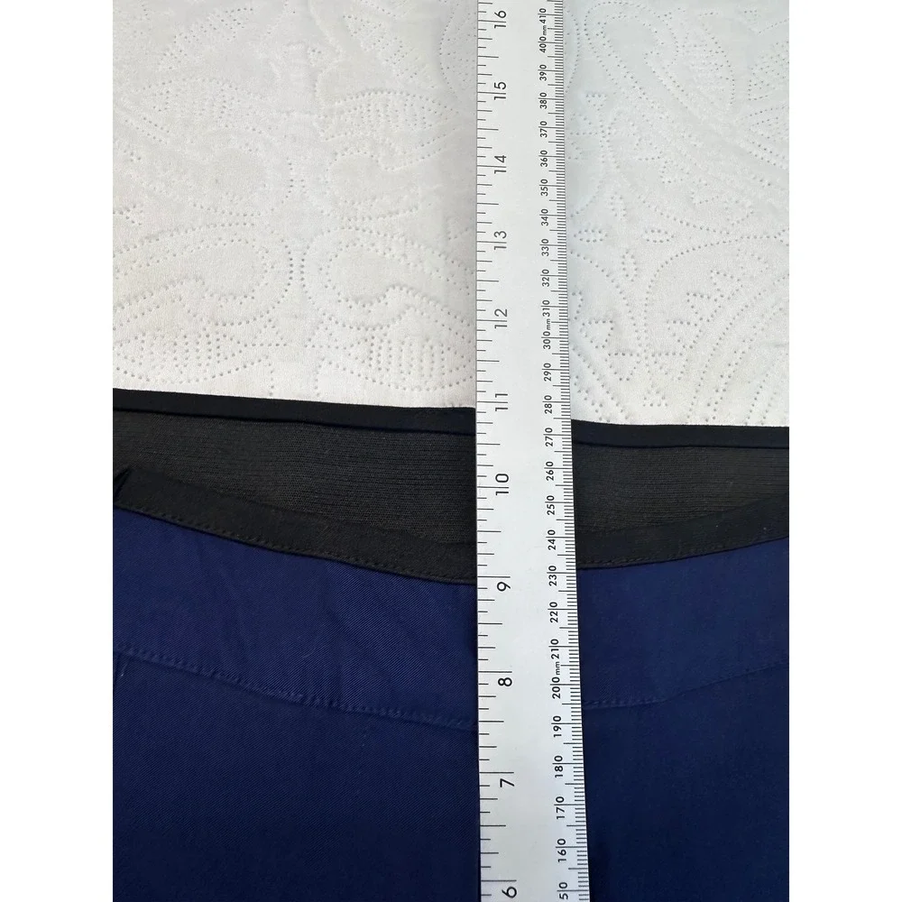 Simply Vera Vera Wang Navy Blue Stretch Shorts Womens Small Pockets Casual